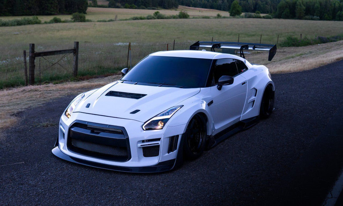 Nissan GT-R R35 — Robot Craftsman Widebody | White StradaVX