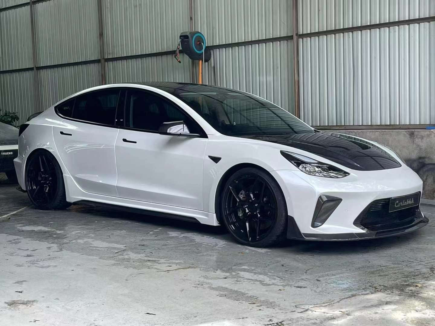 White Tesla Model 3 — Robot Craftsman HACKER Narrowbody — Build 5