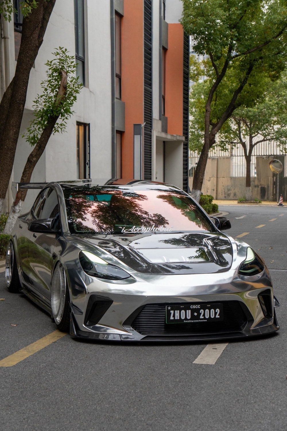 Chrome Tesla Model 3 — Robot Craftsman HACKER Narrowbody