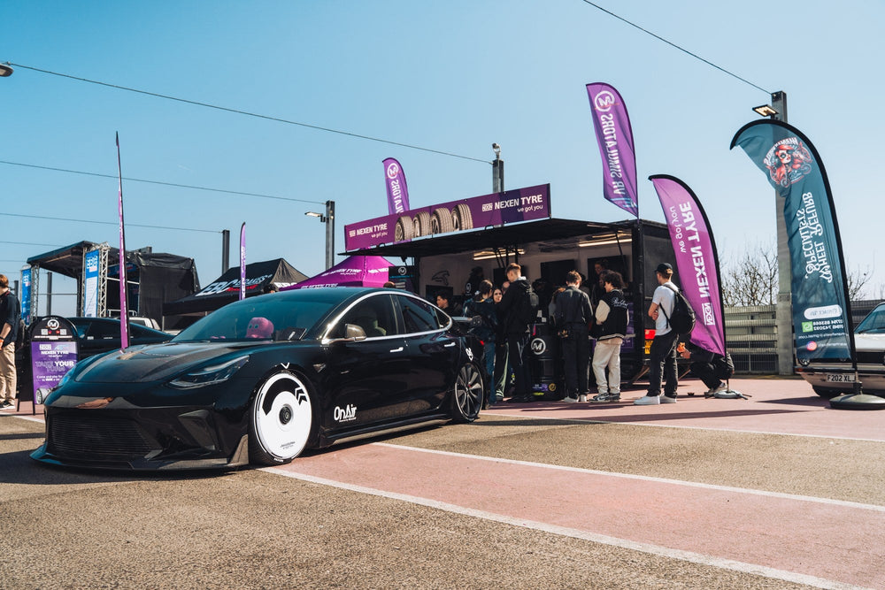 Black Demo Car Tesla Model 3 — Robot Craftsman HACKER Narrowbody