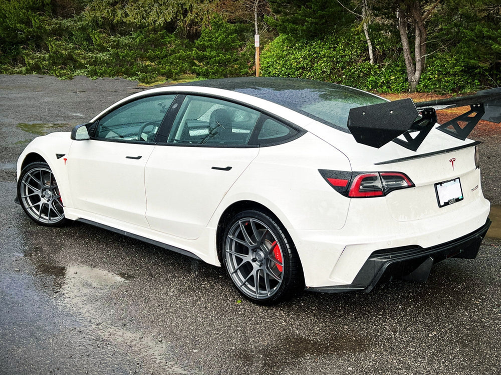 White Tesla Model 3 — Robot Craftsman HACKER Narrowbody — Build 4