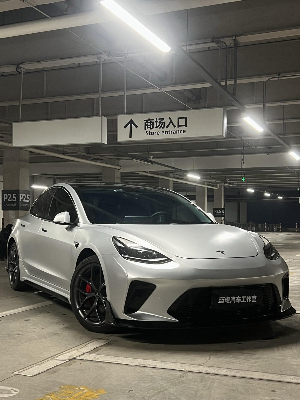 Silver Tesla Model 3 — Robot Craftsman HACKER Narrowbody — Build 4