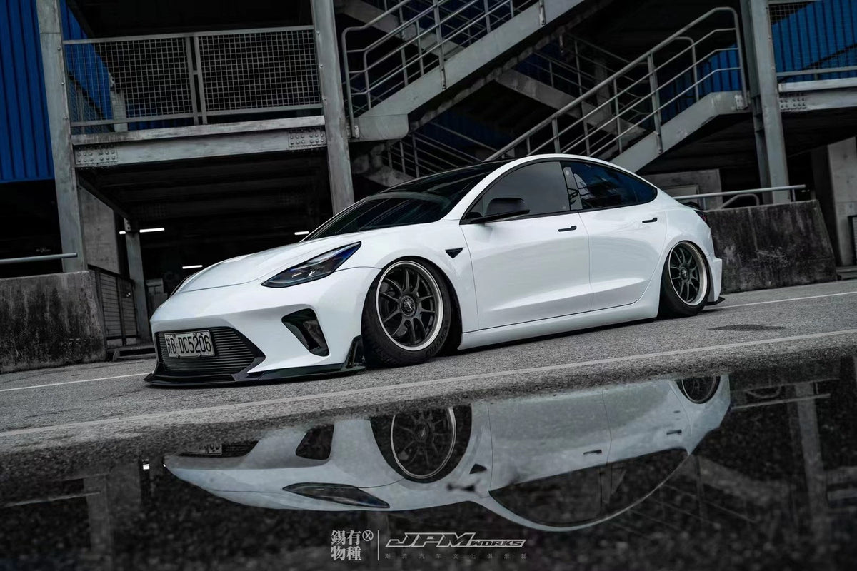 White Tesla Model 3 — Robot Craftsman HACKER Narrowbody