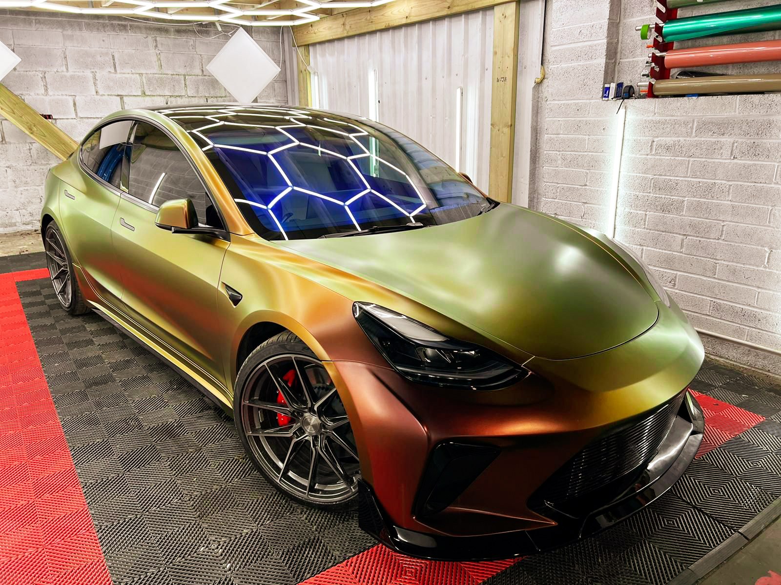 Avery Wrap Tesla Model 3 — Robot Craftsman HACKER Narrowbody