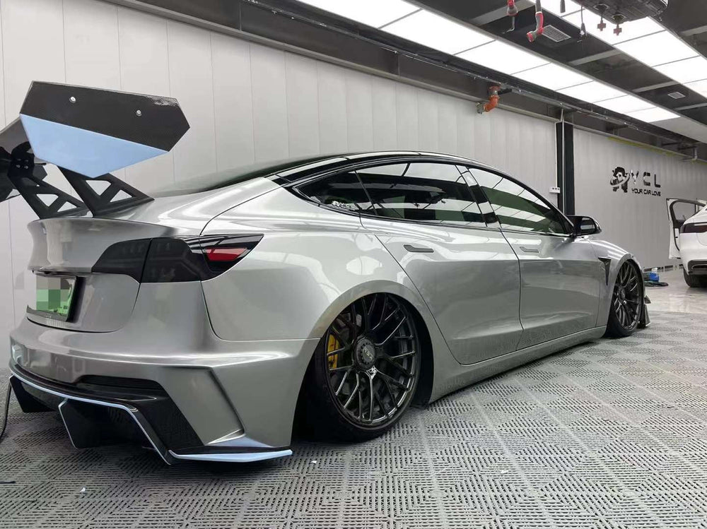 Silver Tesla Model 3 — Robot Craftsman HACKER Narrowbody — Build 3