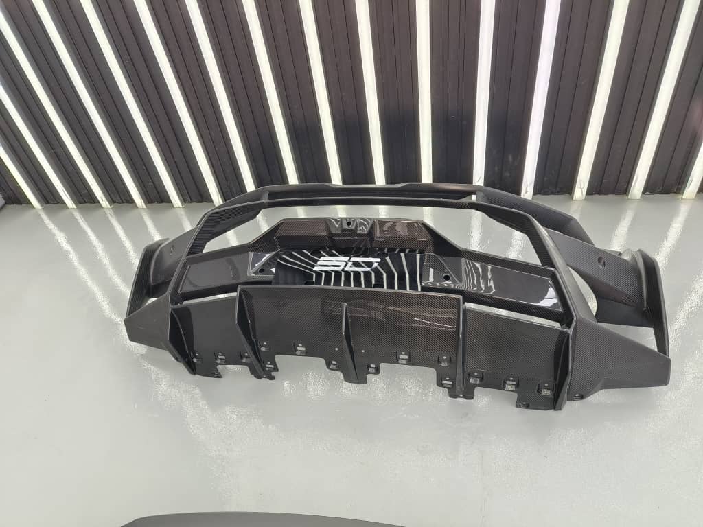 SD Dynamics Lamborghini Huracan to STO Conversion Dry-Carbon Full Body Kit