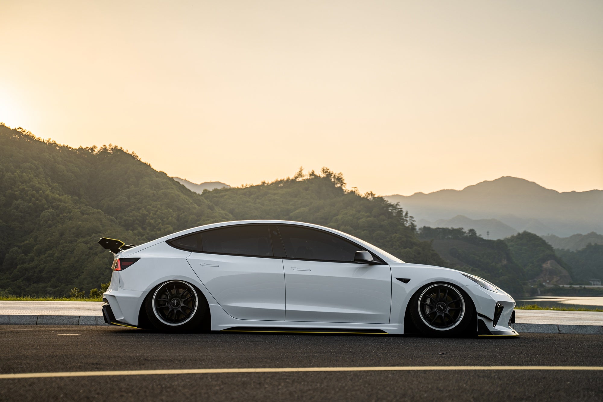 Robot Craftsman Tesla Model 3 “HACKER” Side Skirts (2017–2023 pre-facelift)