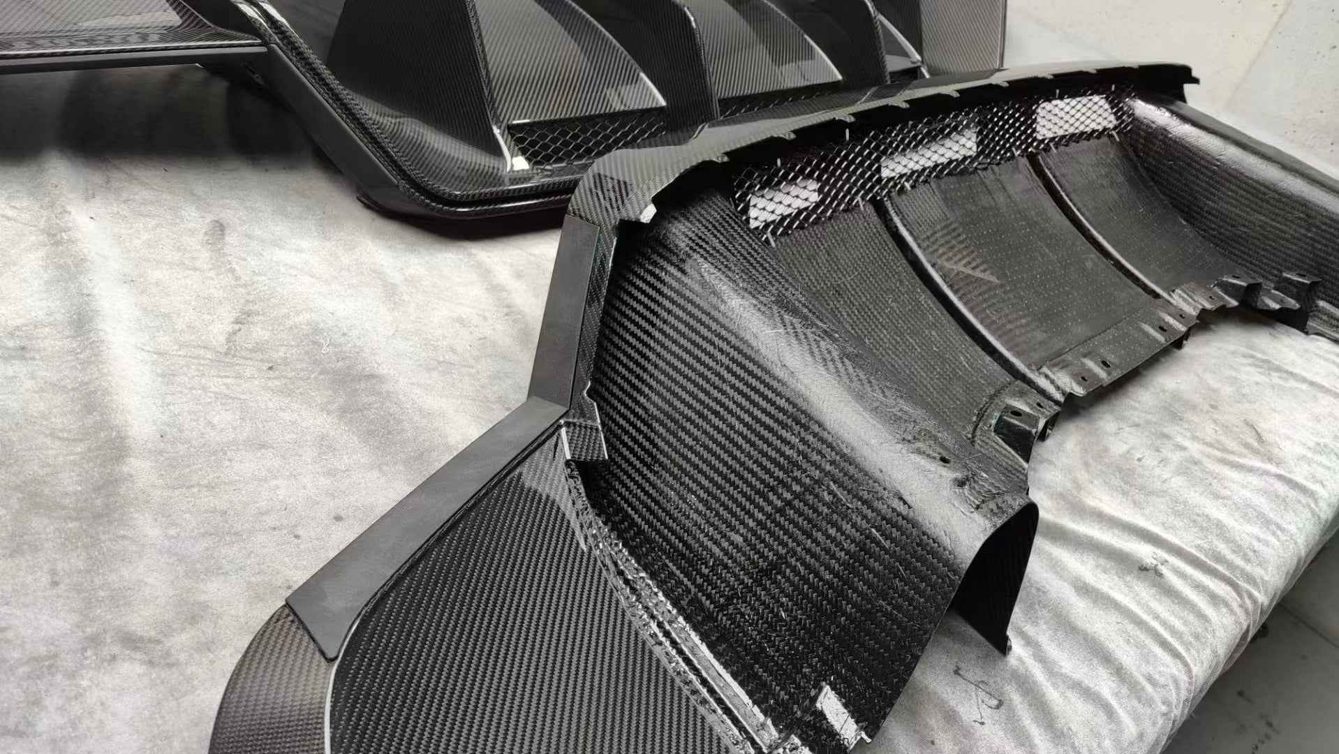 2016-2018 Audi R8 Full Dry Carbon Aerodynamics kit Aftermarket Carbon Fiber Part / Bodykit - Robot Bodykits