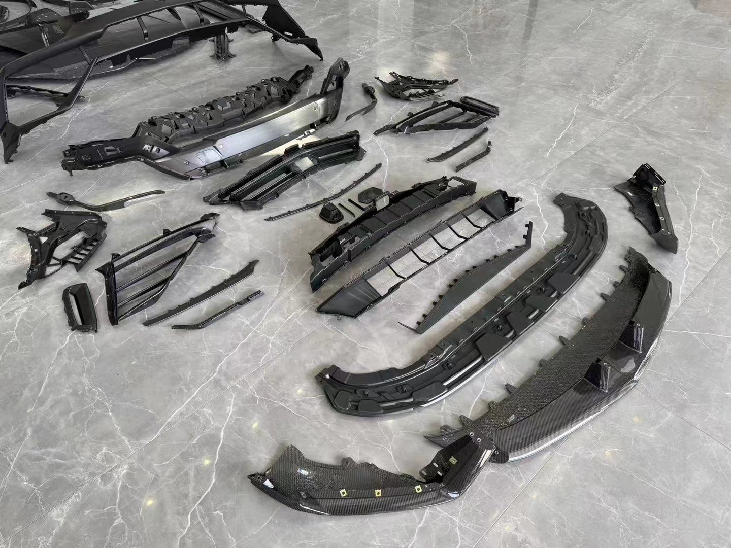 2018 - 2022 Lamborghini Urus Conversion to 2023 Body Kit Aftermarket Carbon Fiber Part / Bodykit - Robot Bodykits