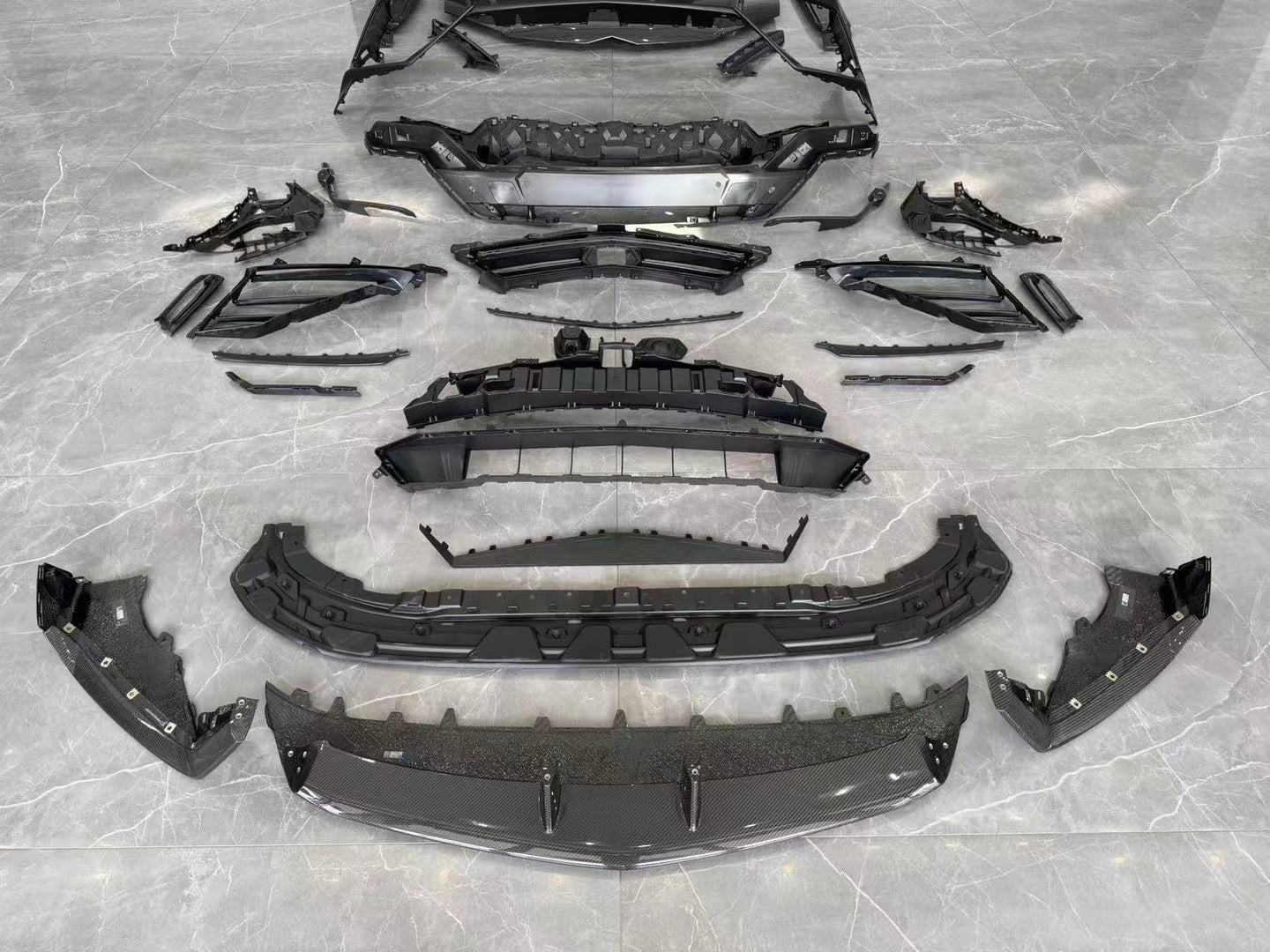 2018 - 2022 Lamborghini Urus Conversion to 2023 Body Kit Aftermarket Carbon Fiber Part / Bodykit - Robot Bodykits