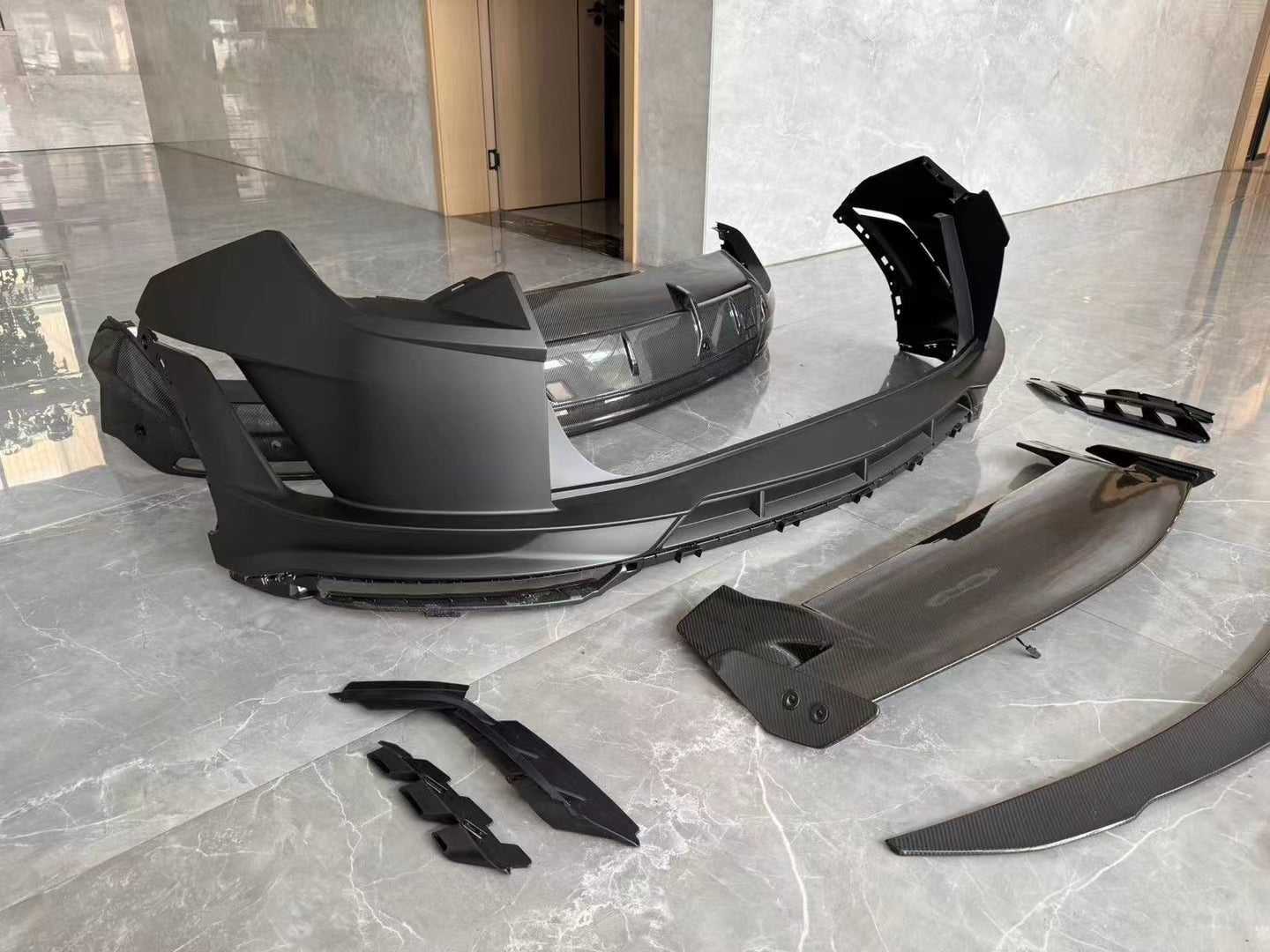 2018 - 2022 Lamborghini Urus Conversion to 2023 Body Kit Aftermarket Carbon Fiber Part / Bodykit - Robot Bodykits