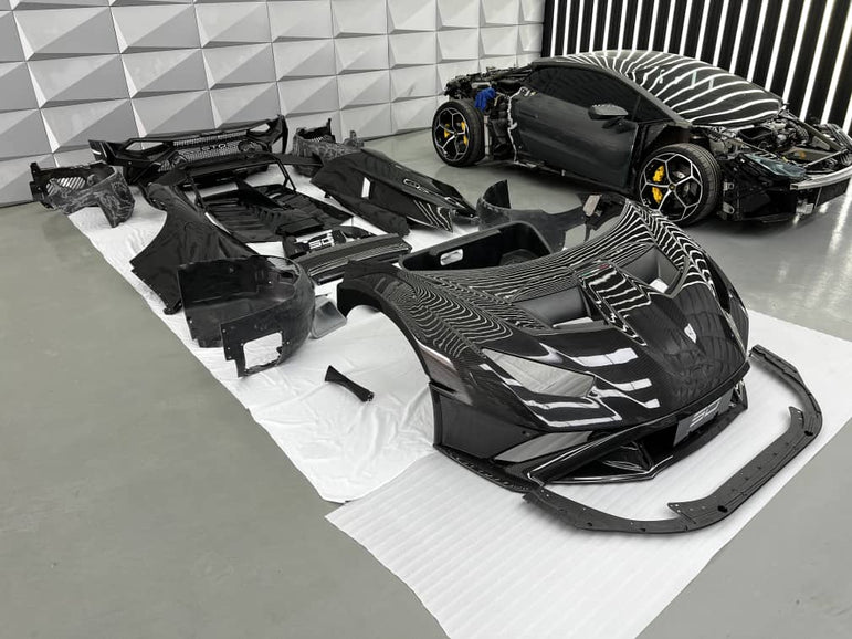SD Dynamics Lamborghini Huracan to STO Conversion Dry-Carbon Full Body Kit