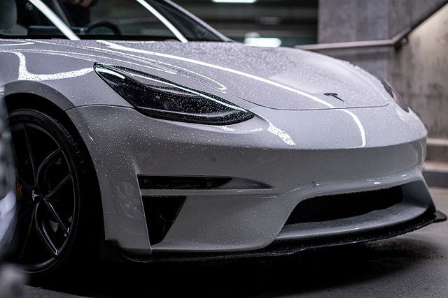 Robot Craftsman Tesla Model 3 