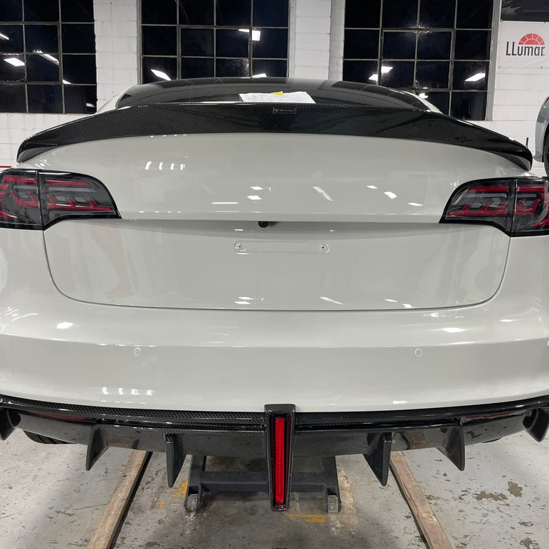 Robot Craftsman Tesla Model 3 