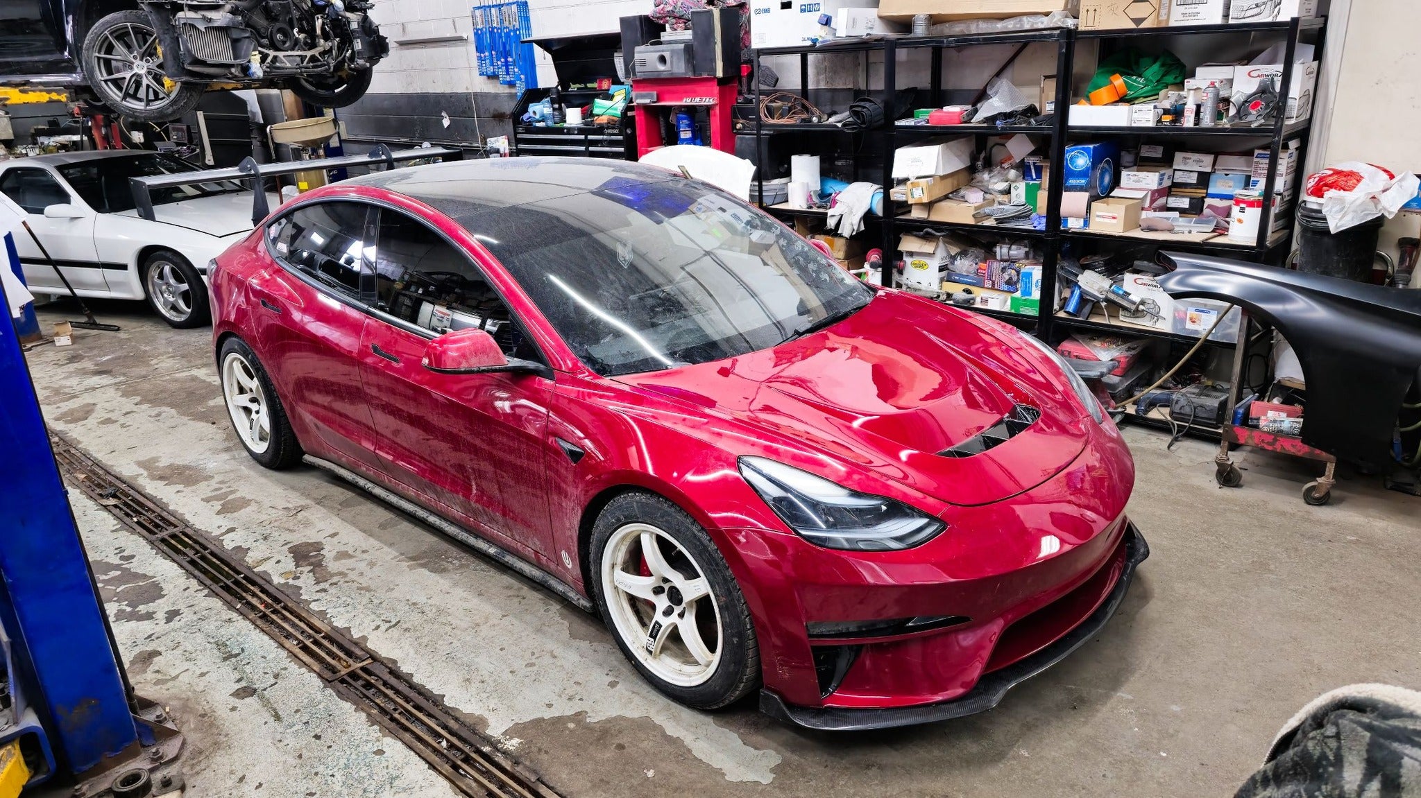 Robot Craftsman Tesla Model 3 