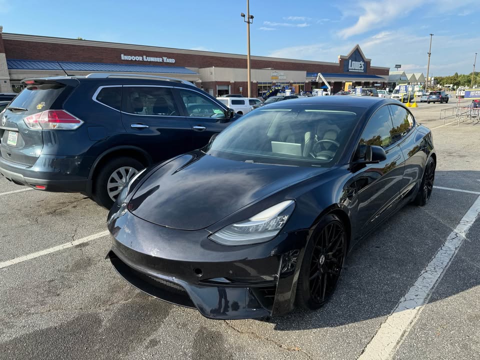 Robot Craftsman Tesla Model 3 