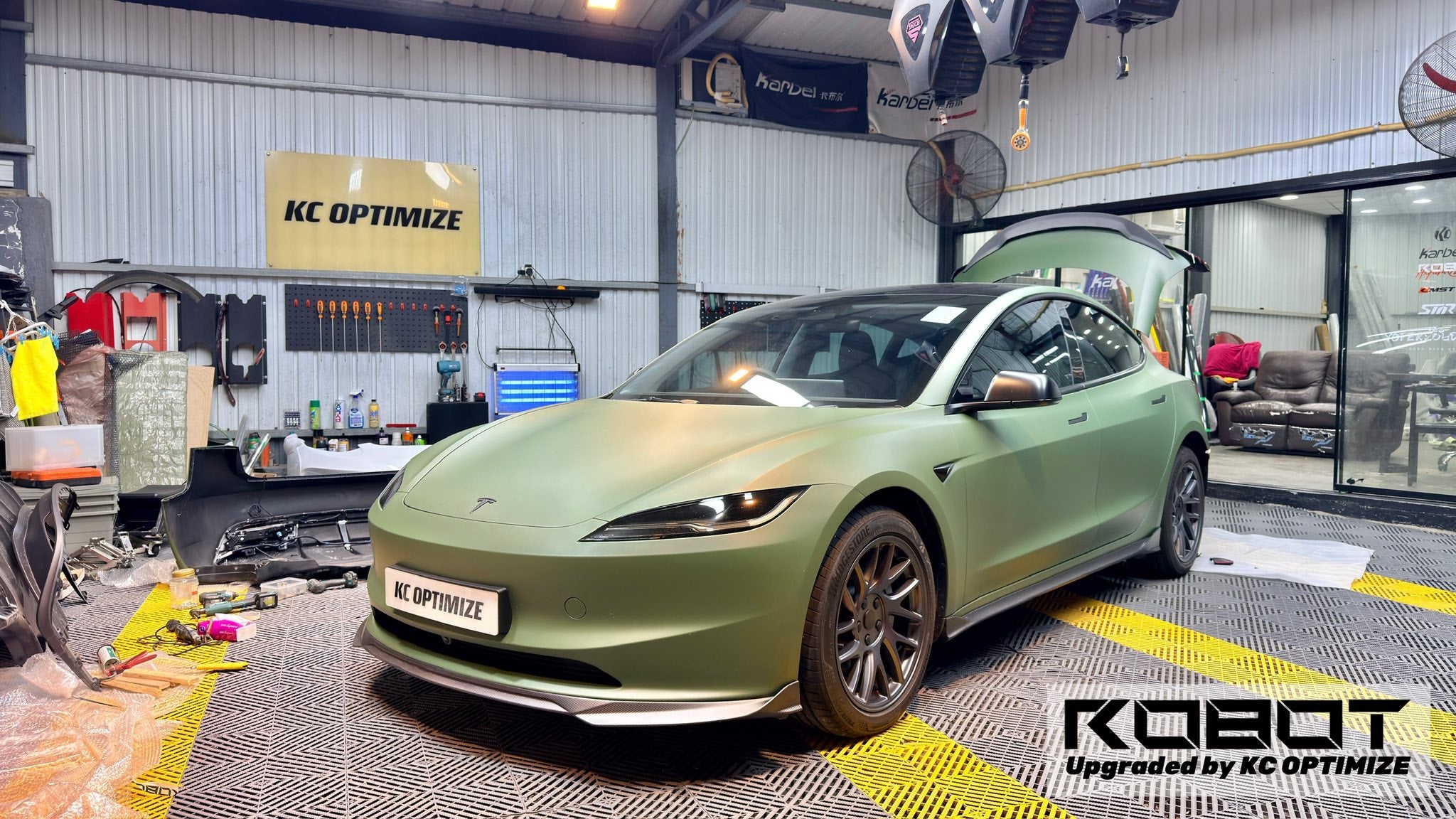 Robot Craftsman Tesla Model 3 Highland Lowline Bodykit (Hydrogai Series) SR & LR