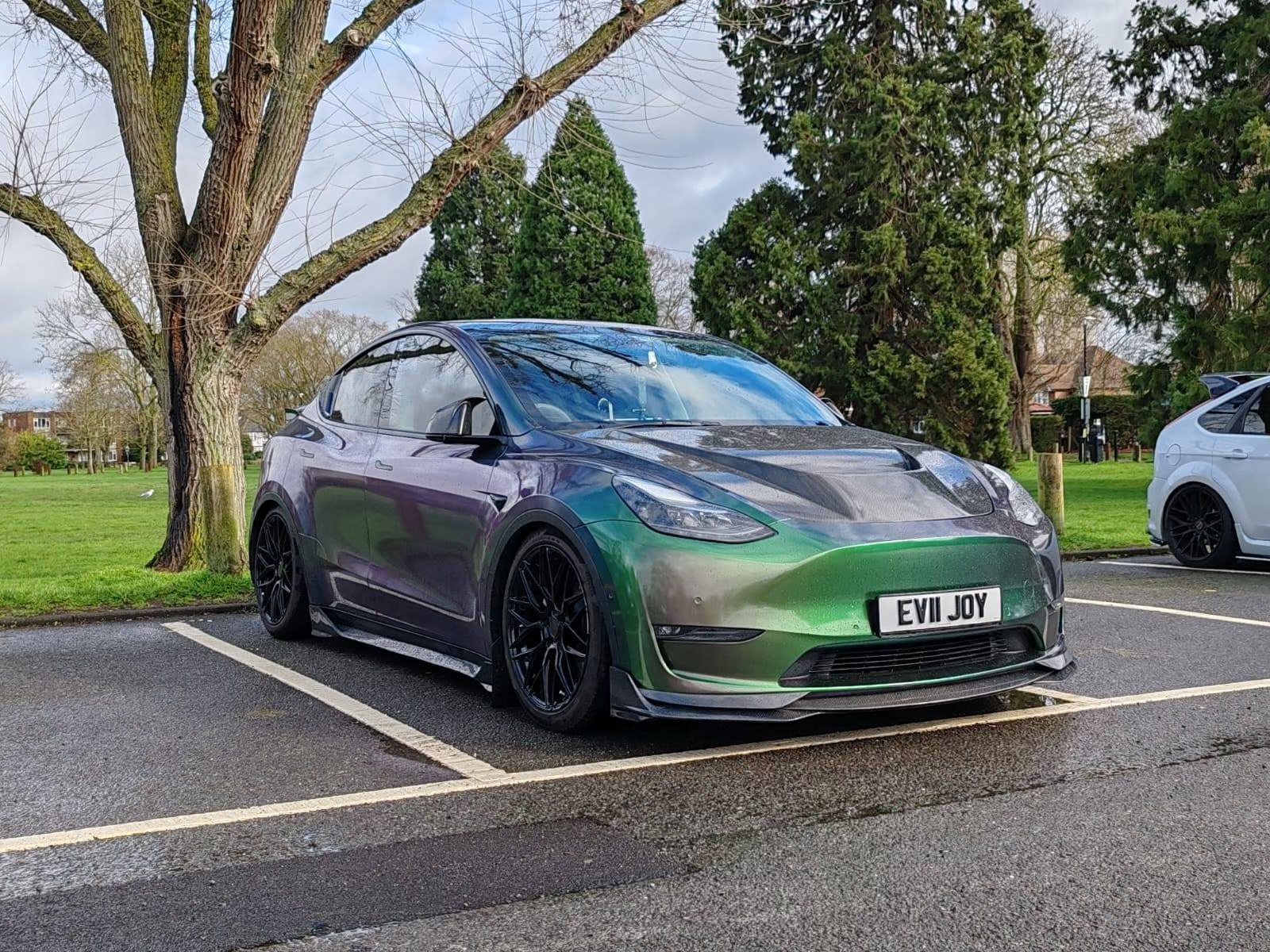 Robot Tesla Model Y Narrow Bodykit 