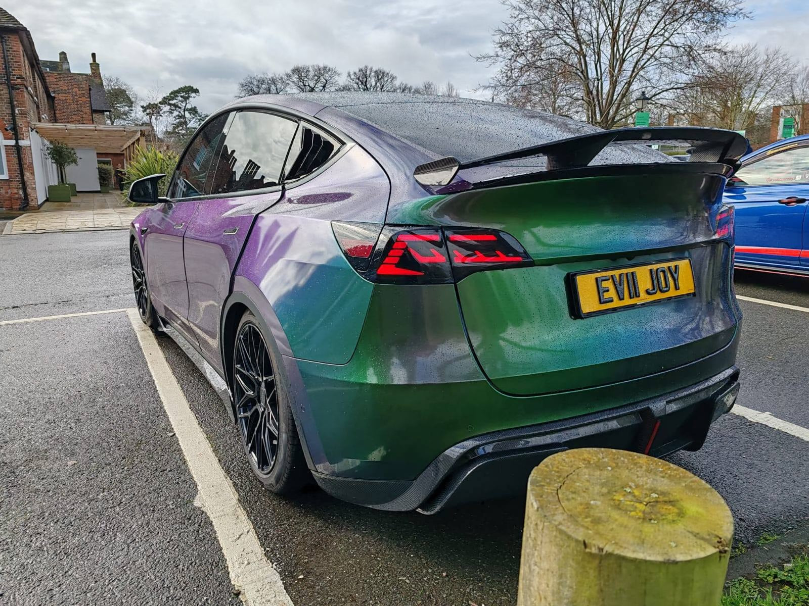 Robot Tesla Model Y Narrow Bodykit 