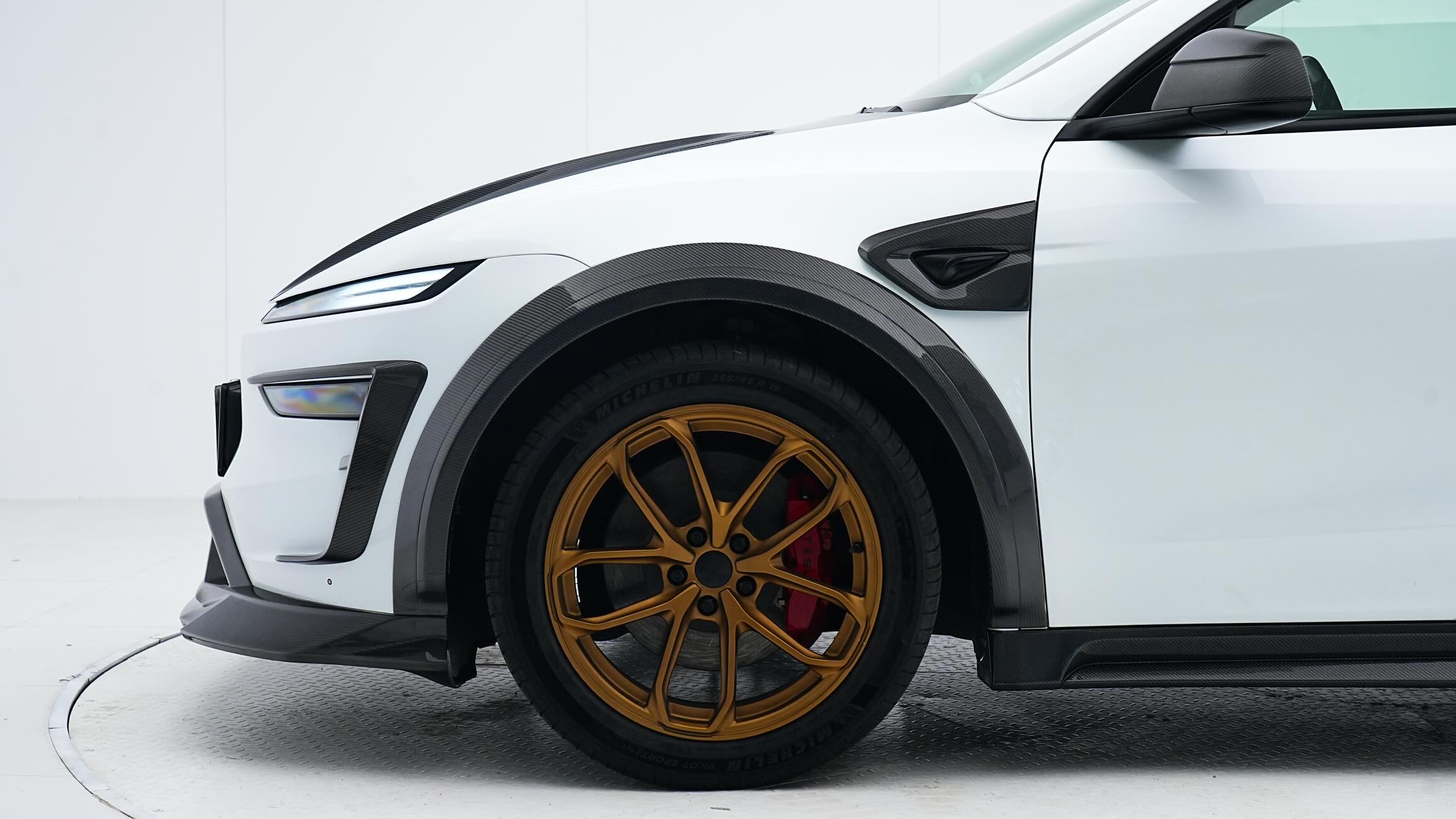 RevoZport Tesla Model Y Juniper 2024 (Gen 2) Full Carbon Wide Arch Body Kit