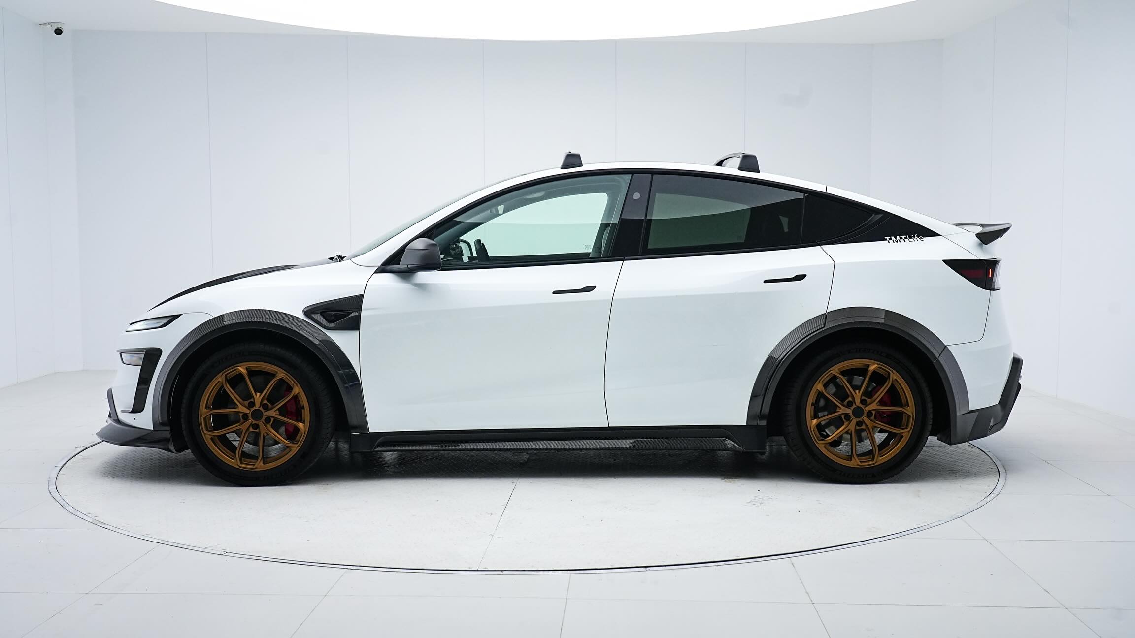 RevoZport Tesla Model Y Juniper 2024 (Gen 2) Full Carbon Wide Arch Body Kit