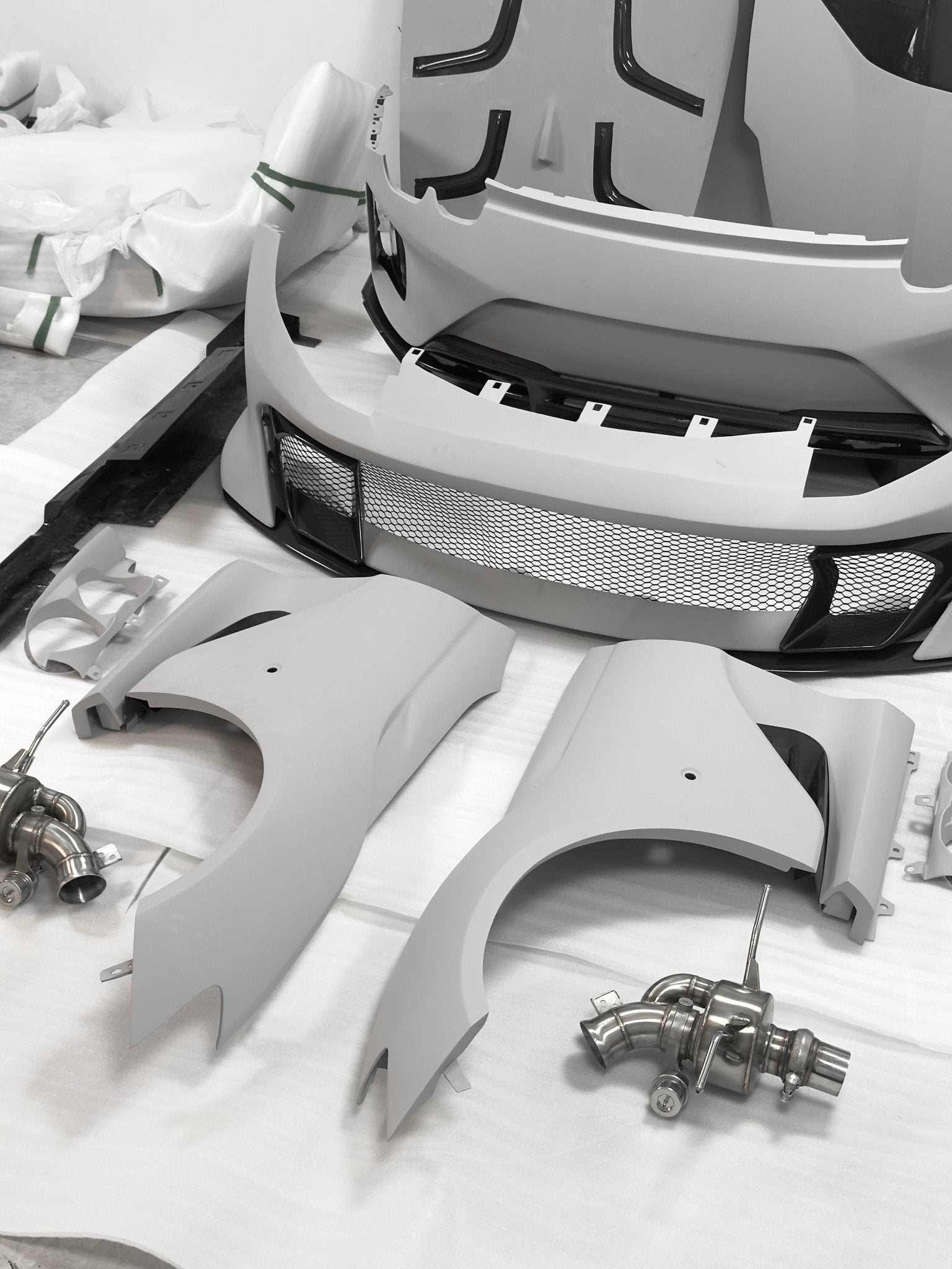 812 Superfast / GTS to Competizione - Style Carbon Fibre Conversion Body Kit (Aftermarket) Aftermarket Carbon Fiber Part / Bodykit - Robot Bodykits