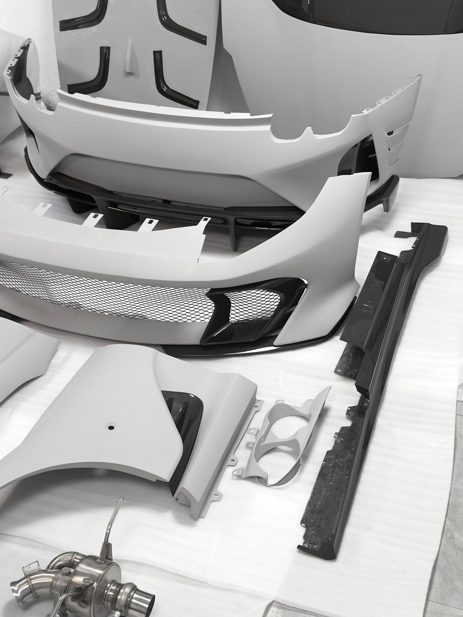 812 Superfast / GTS to Competizione - Style Carbon Fibre Conversion Body Kit (Aftermarket) Aftermarket Carbon Fiber Part / Bodykit - Robot Bodykits