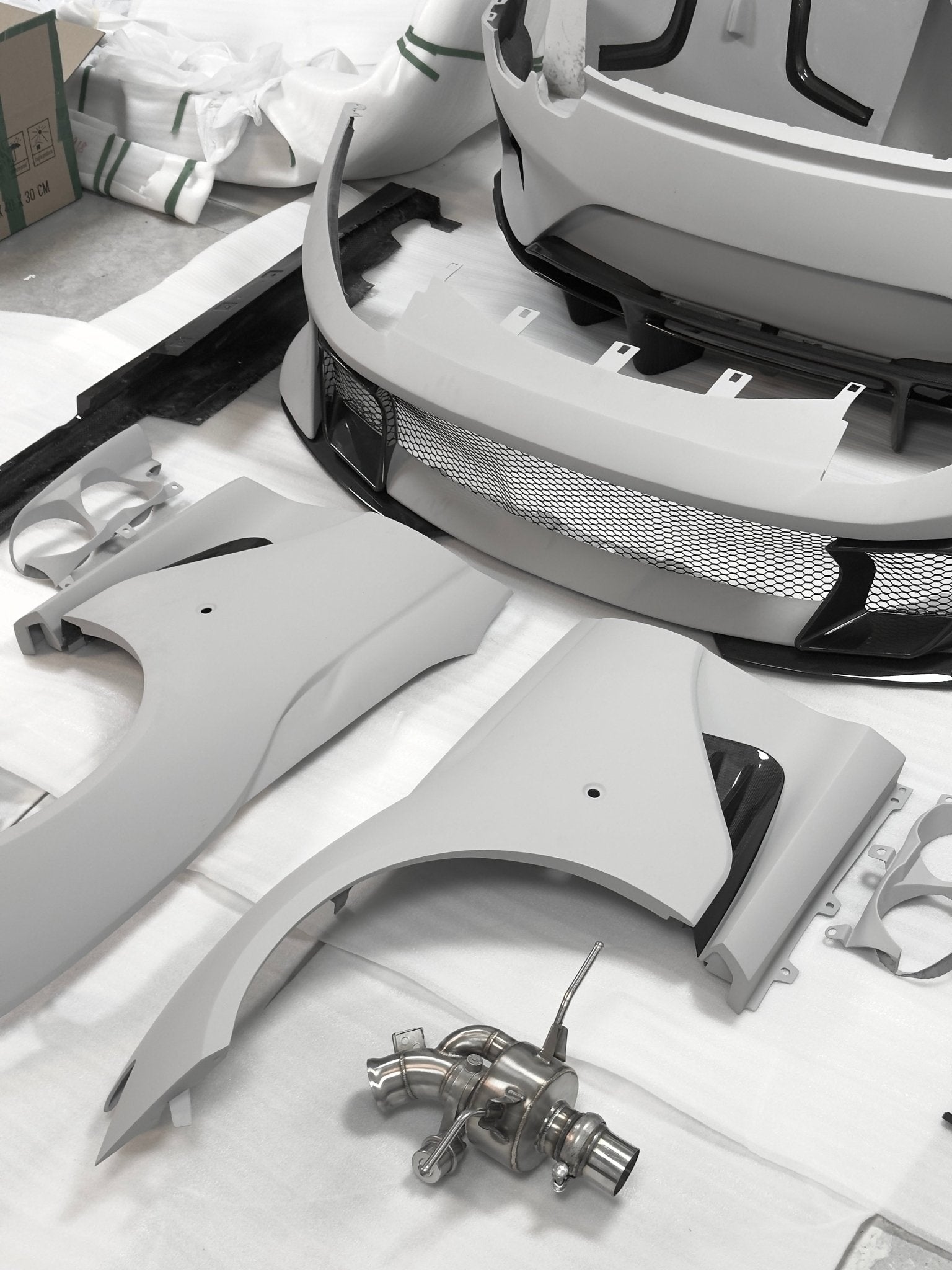 812 Superfast / GTS to Competizione - Style Carbon Fibre Conversion Body Kit (Aftermarket) Aftermarket Carbon Fiber Part / Bodykit - Robot Bodykits