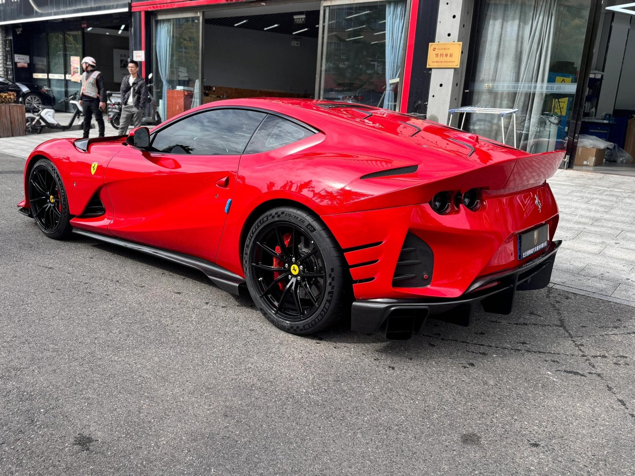 812 Superfast / GTS to Competizione - Style Carbon Fibre Conversion Body Kit (Aftermarket) Aftermarket Carbon Fiber Part / Bodykit - Robot Bodykits