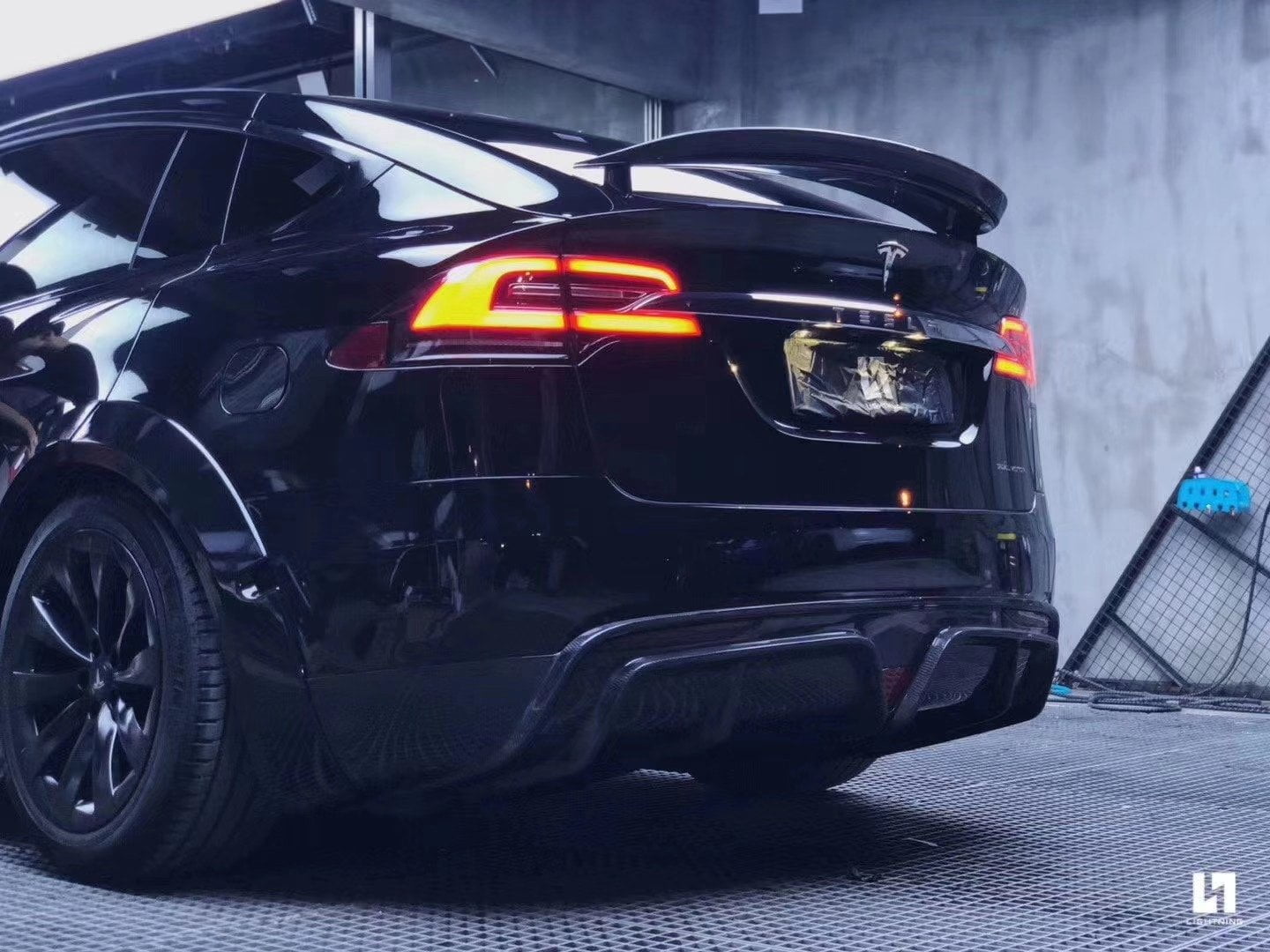 CMST Carbon Fiber Full Body Kit for Tesla Model X 2016-2021 - Robot Bodykits