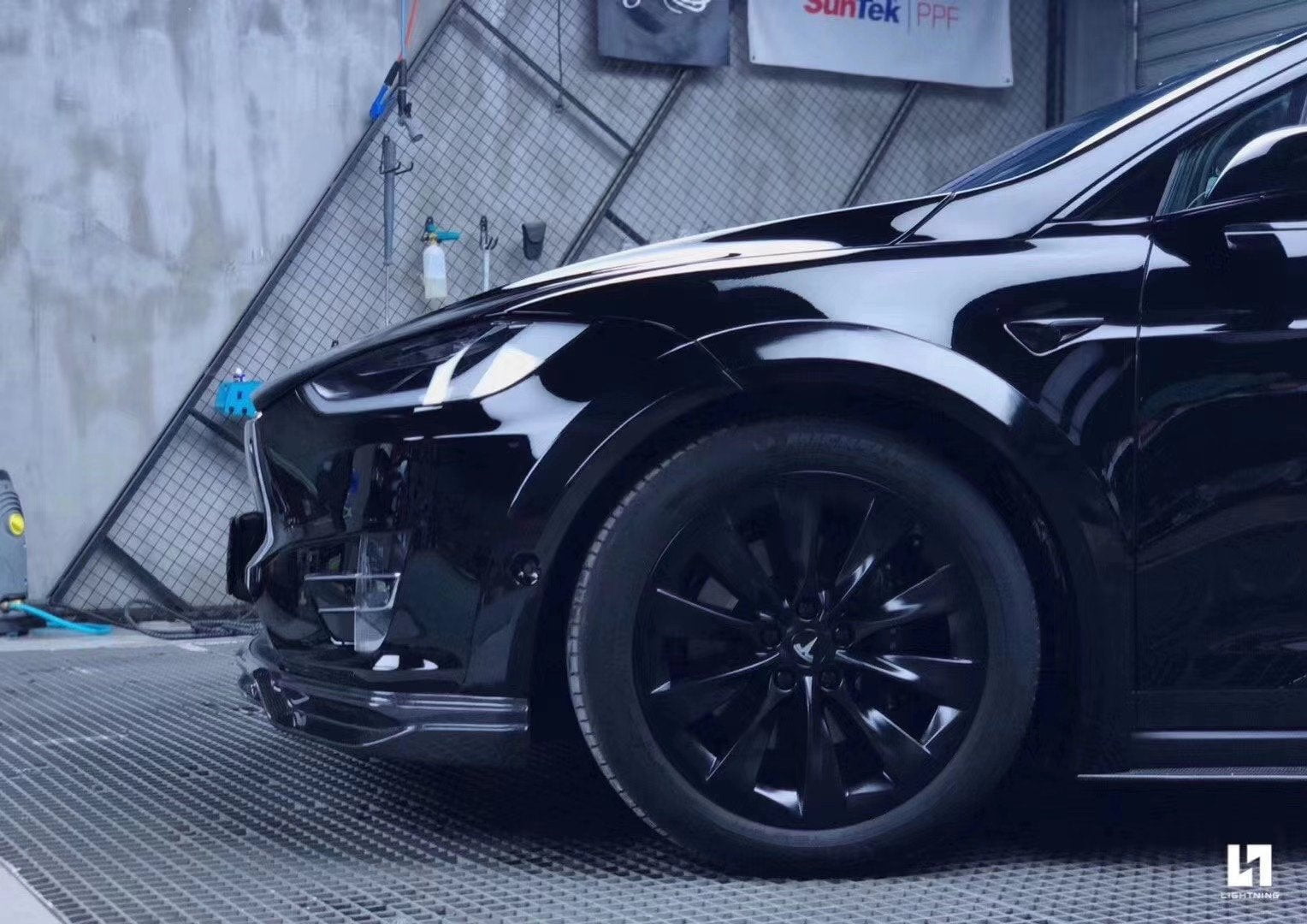 CMST Carbon Fiber Full Body Kit for Tesla Model X 2016-2021 - Robot Bodykits
