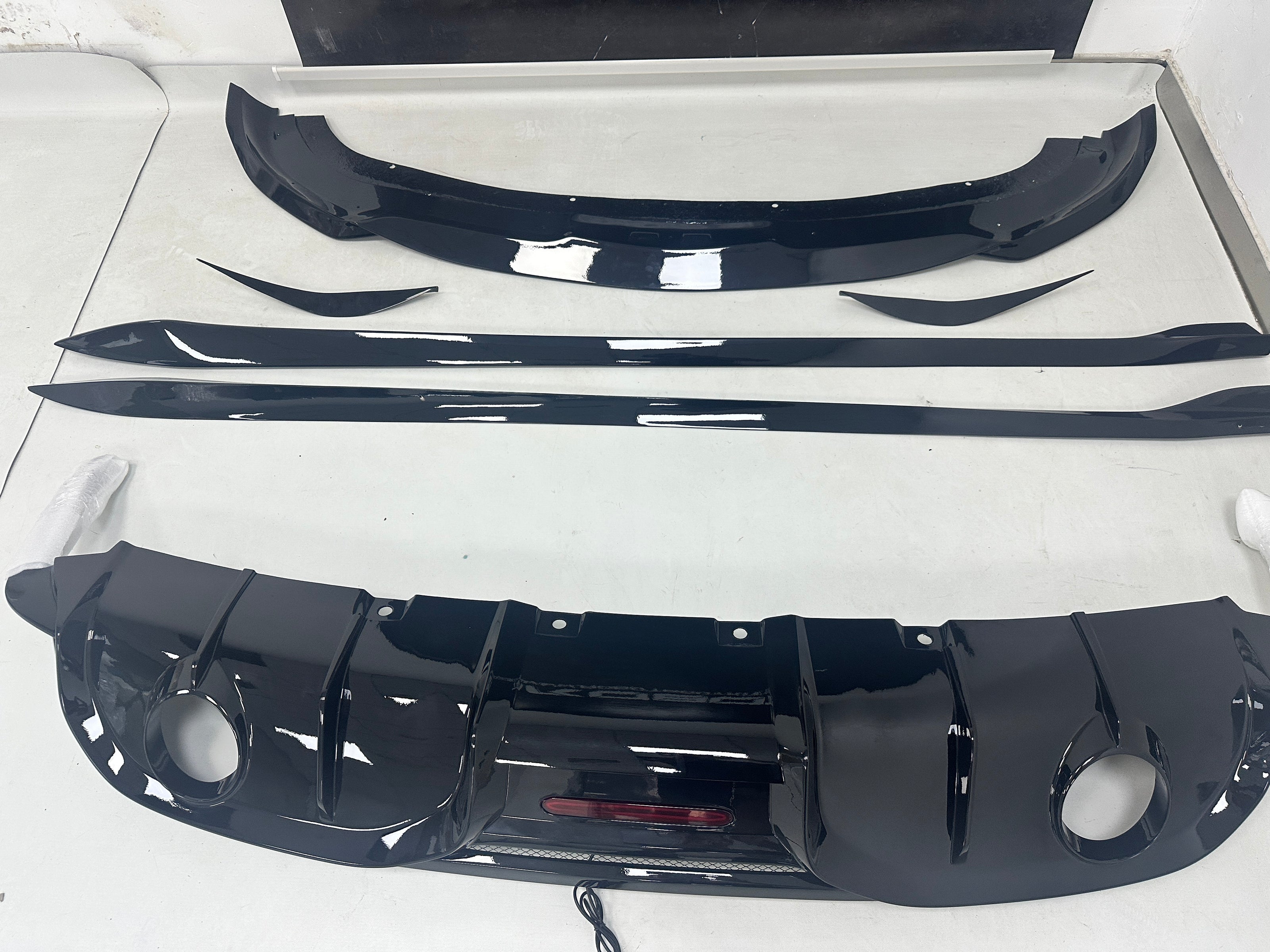 Robot Craftsman Alfa Romeo Giulia Lowline Bodykit (Hydrogai Series)  - Base FRP kit