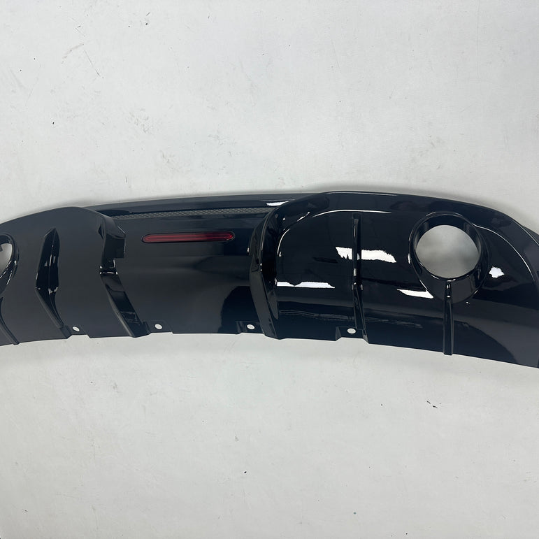 Robot Craftsman Alfa Romeo Giulia Lowline Bodykit (Hydrogai Series)  - Base FRP kit
