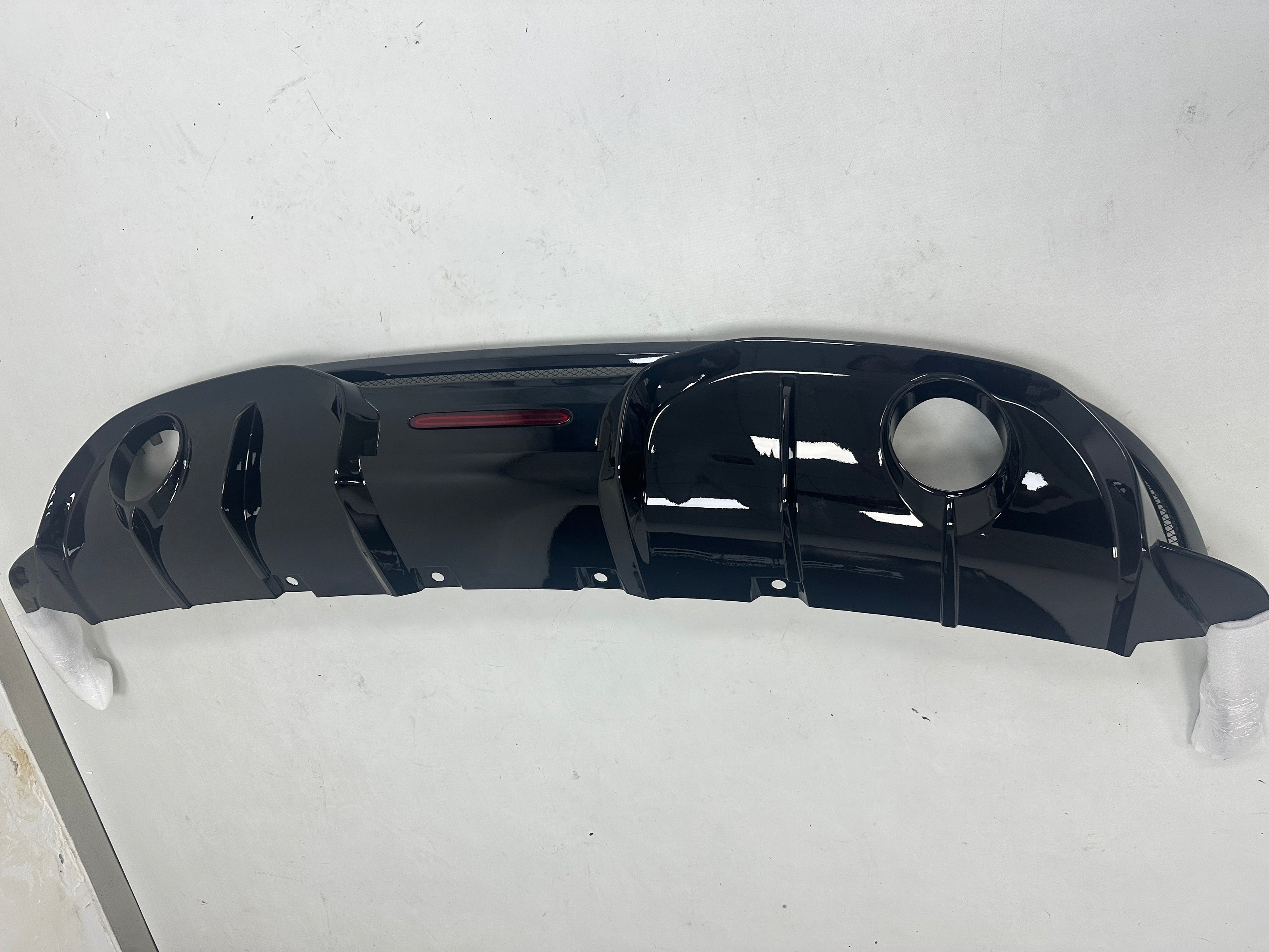 Robot Craftsman Alfa Romeo Giulia Lowline Bodykit (Hydrogai Series)  - Base FRP kit