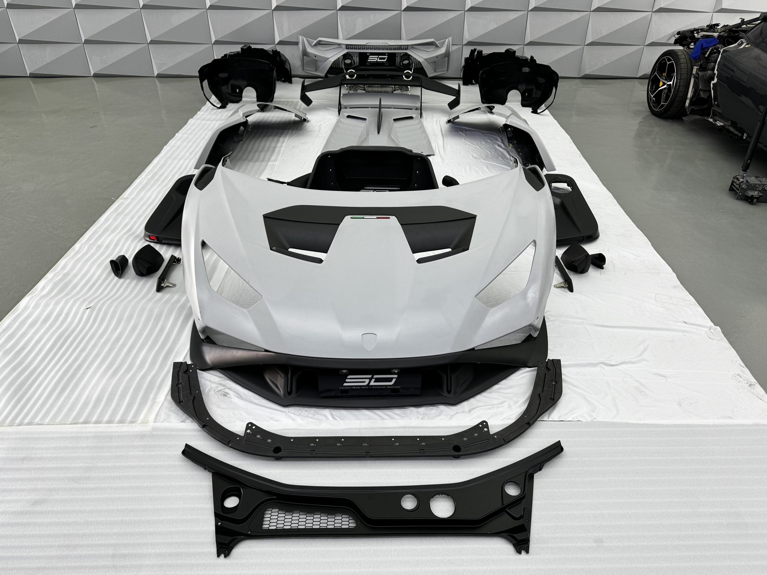 SD Dynamics Lamborghini Huracan to STO Conversion Dry-Carbon Full Body Kit