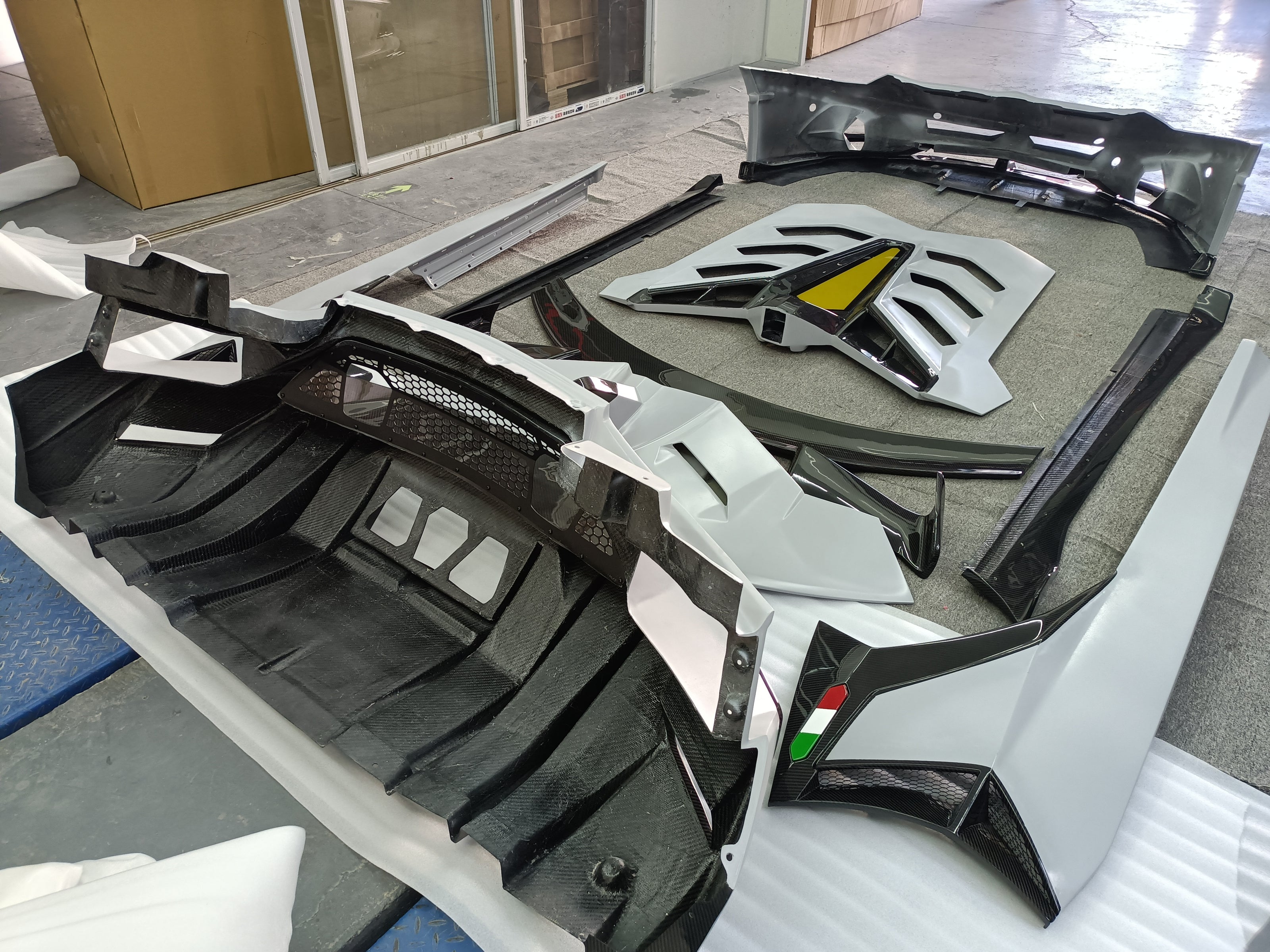 SD Dry Carbon Fibre Conversion Full Body Kit Conversion for Lamborghini Aventador LP700/720/740/750 Upgrade to SVJ Full Body Kit