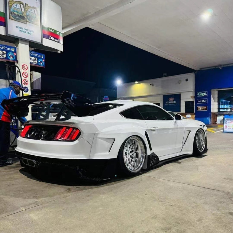 Robot Craftsman Ford Mustang Dawn Widebody Kit 2015-2023