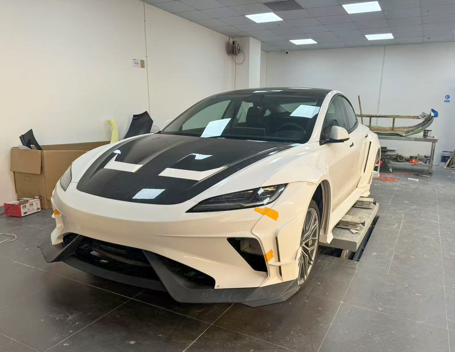 Robot Craftsman Tesla Model 3 Highland 2024+ “HACKER” Widebody FRP & Partial Carbon Full Kit