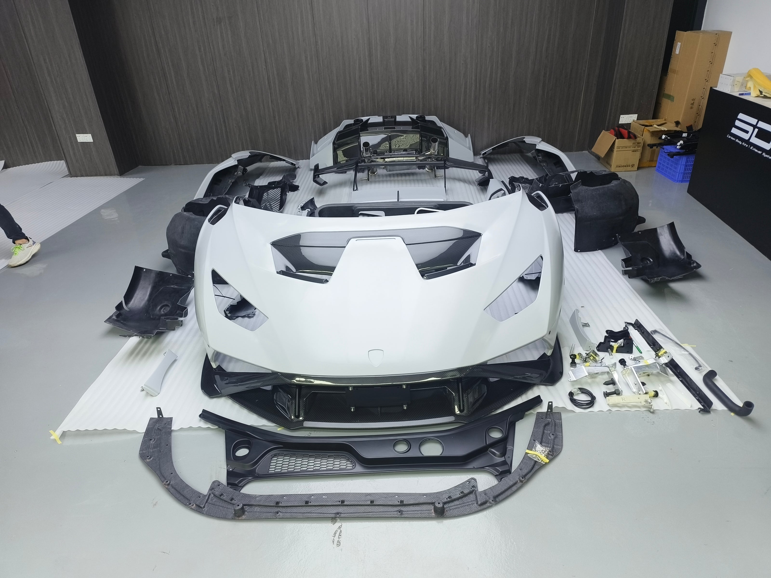 SD Dynamics Lamborghini Huracan to STO Conversion Dry-Carbon Full Body Kit