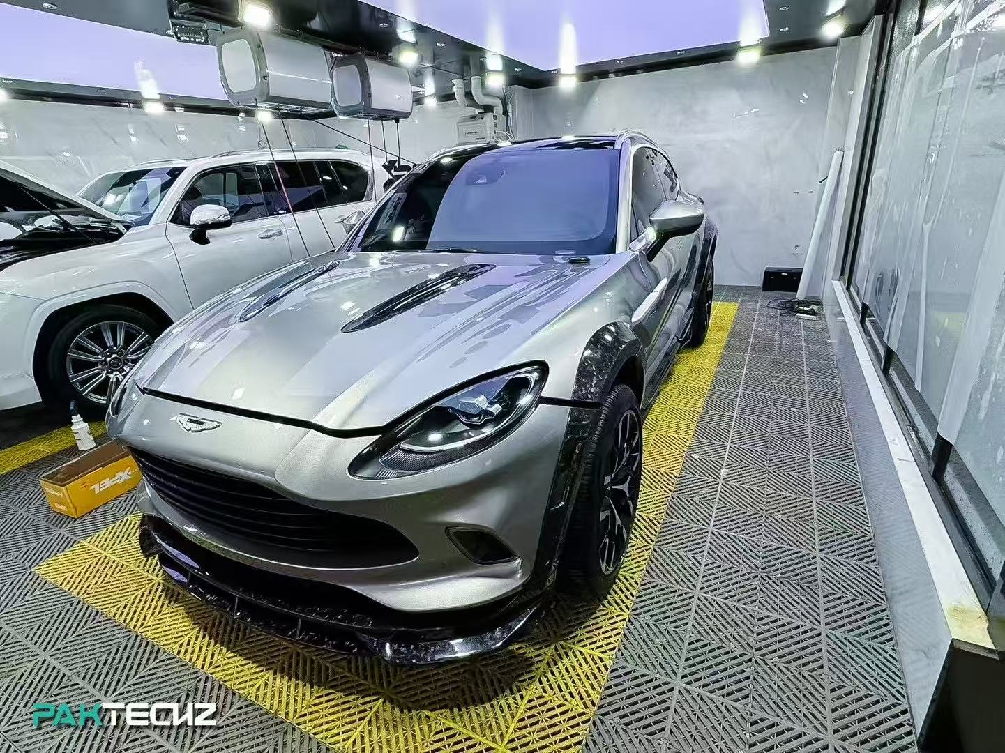 Aston Martin DBX Paktechz Full Dry Carbon Aerodynamics kit - Robot Bodykits