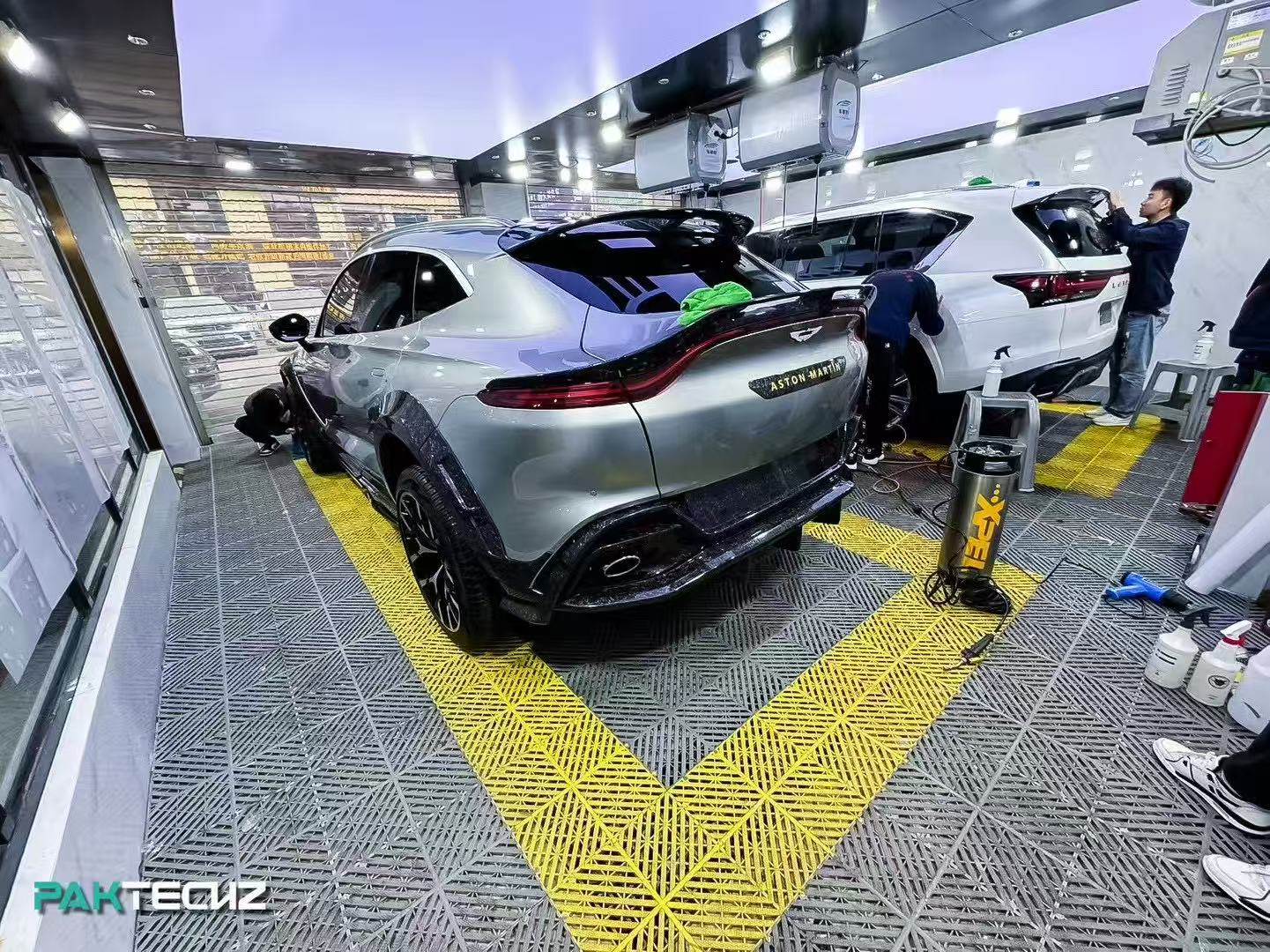 Aston Martin DBX Paktechz Full Dry Carbon Aerodynamics kit - Robot Bodykits