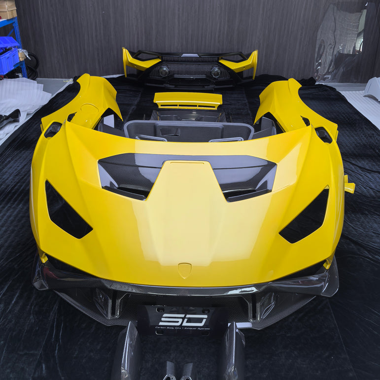 SD Lamborghini Huracan to STO Convertible/Spyder Conversion Dry-Carbon Full Body Kit
