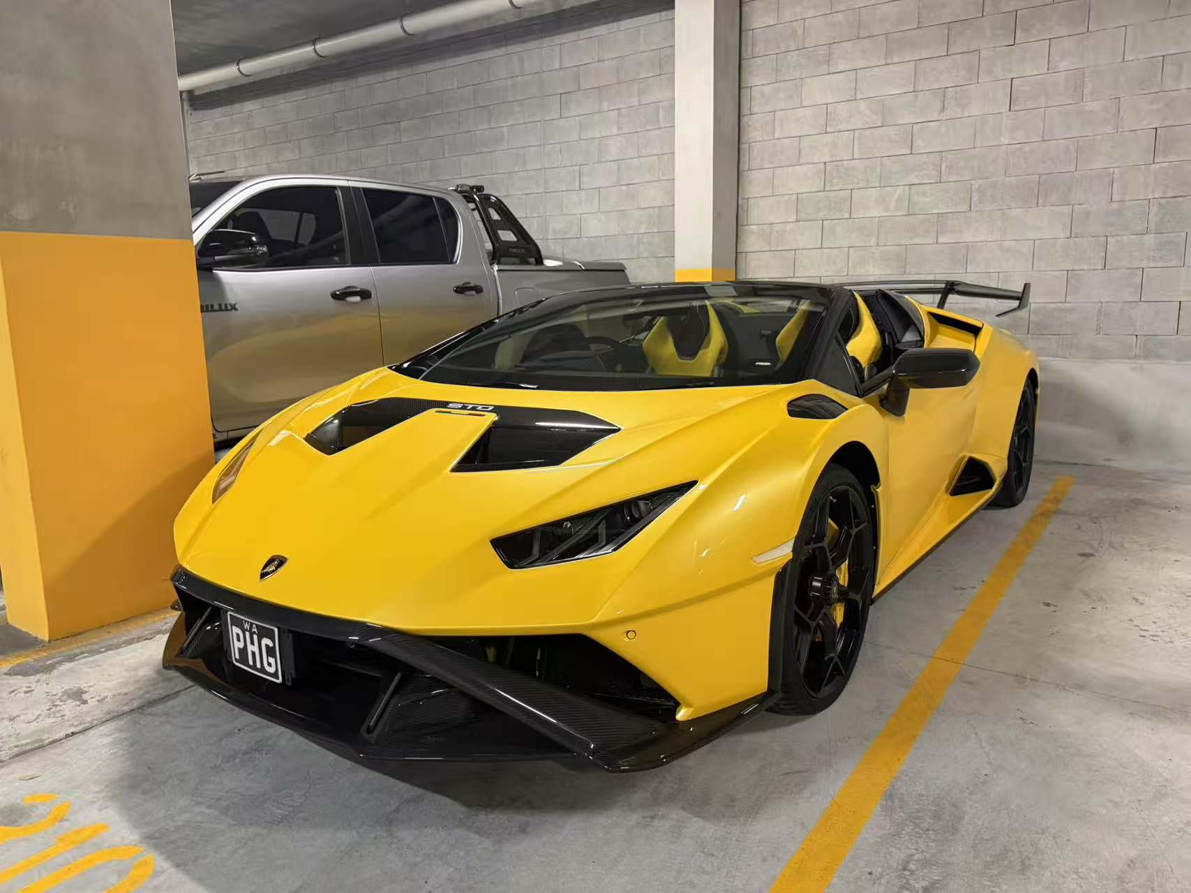 SD Dynamics Lamborghini Huracan to STO Conversion Dry-Carbon Full Body Kit
