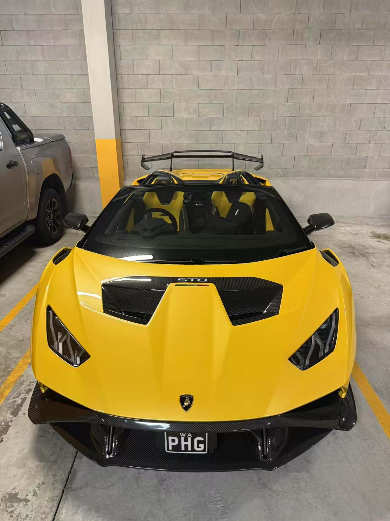 SD Lamborghini Huracan to STO Convertible/Spyder Conversion Dry-Carbon Full Body Kit