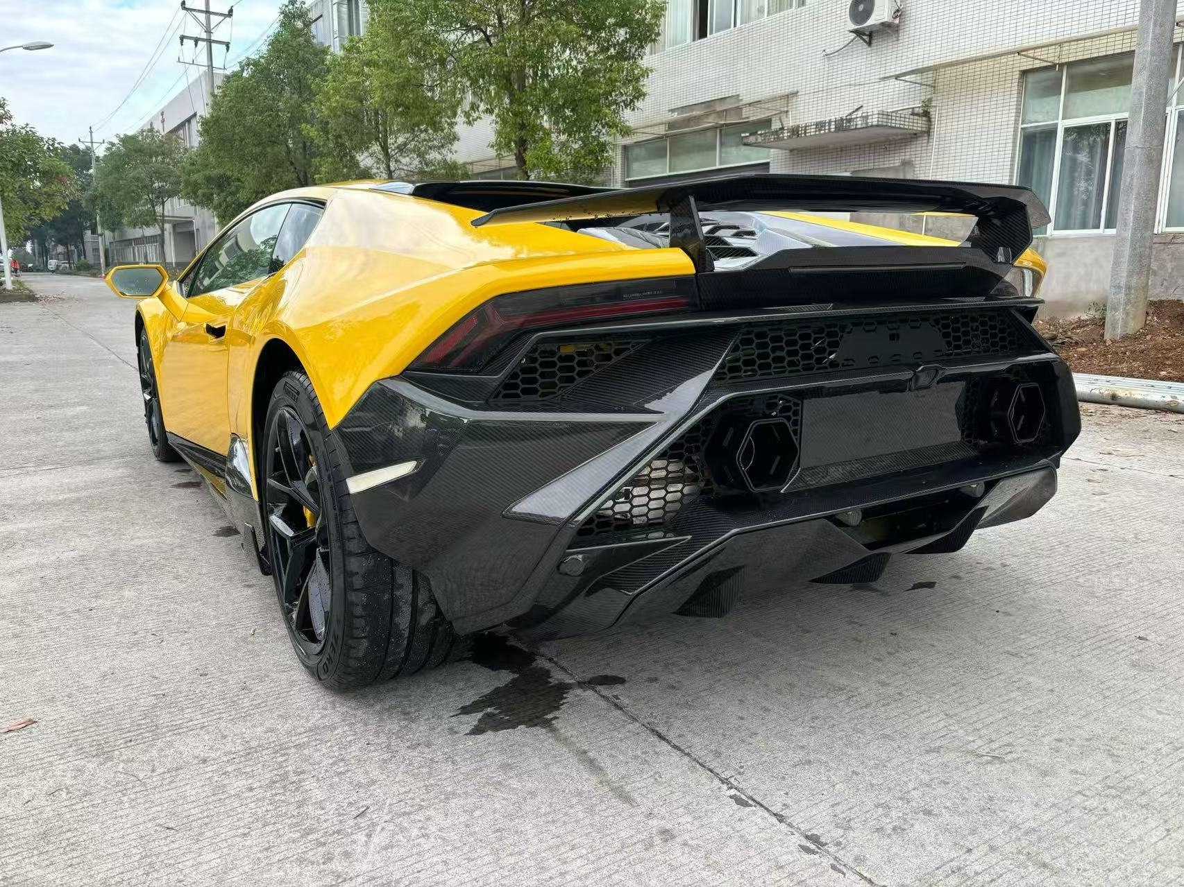 Lamborghini Huracan LP580 / LP610 / EVO → Dry-Carbon Fibre Tecnica Conversion Body Kit