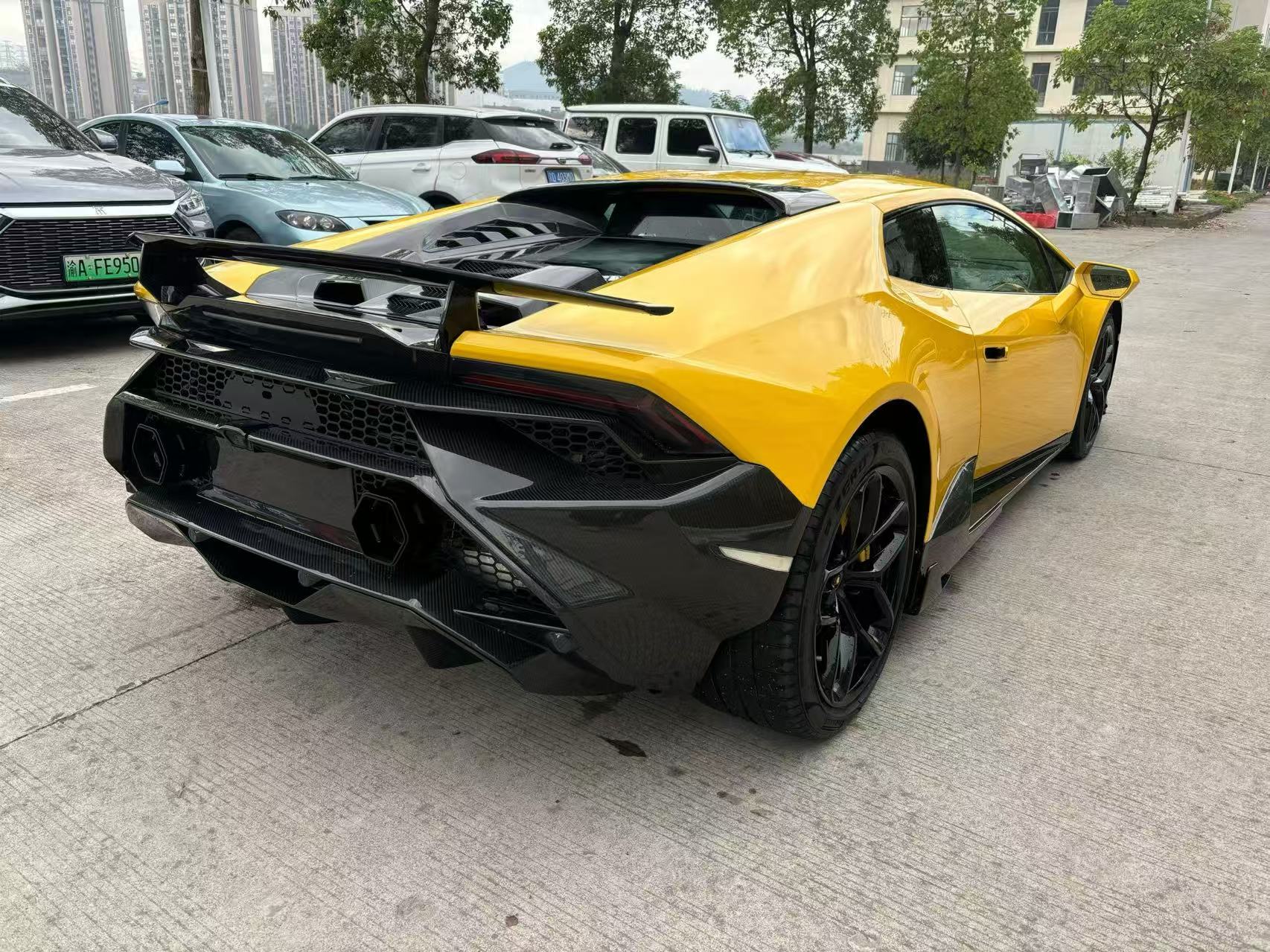 Lamborghini Huracan LP580 / LP610 / EVO → Dry-Carbon Fibre Tecnica Conversion Body Kit