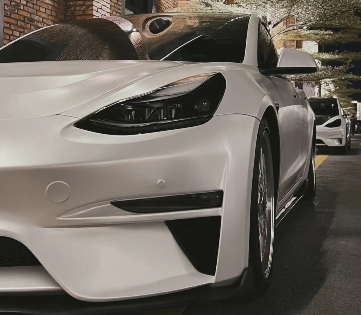 Robot Craftsman Tesla Model 3 