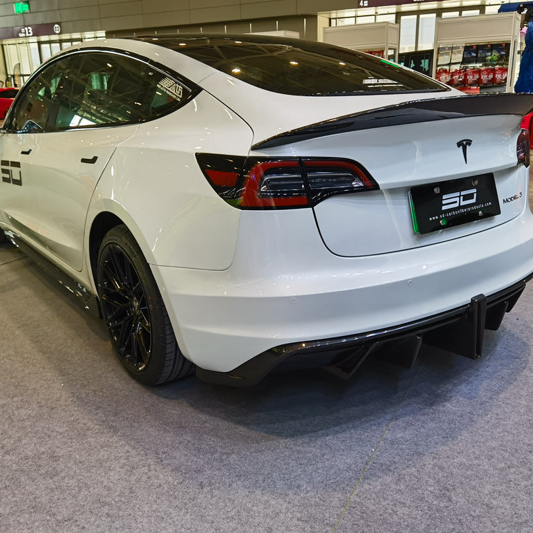 Robot Craftsman Tesla Model 3 