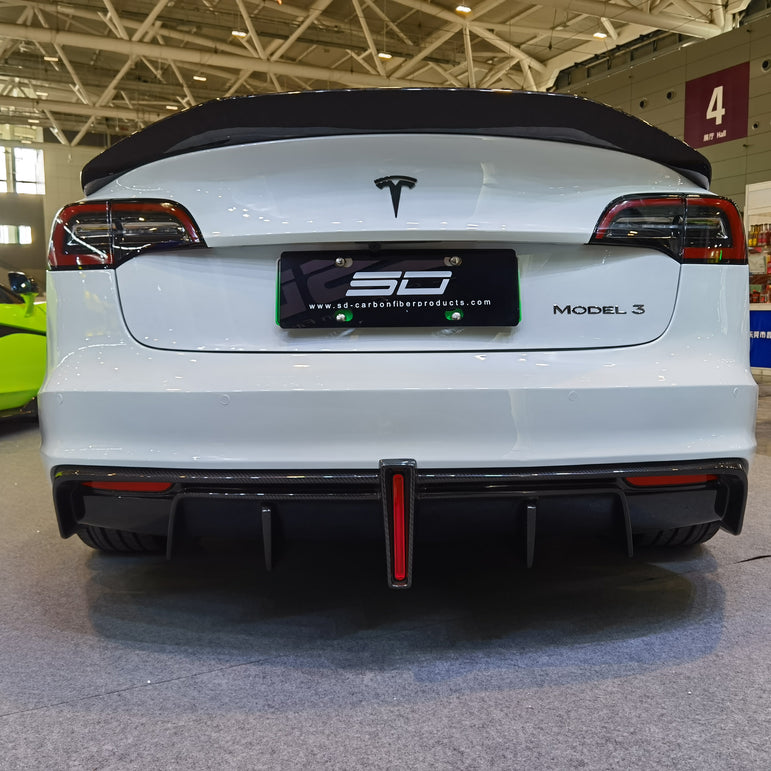 Robot Craftsman Tesla Model 3 