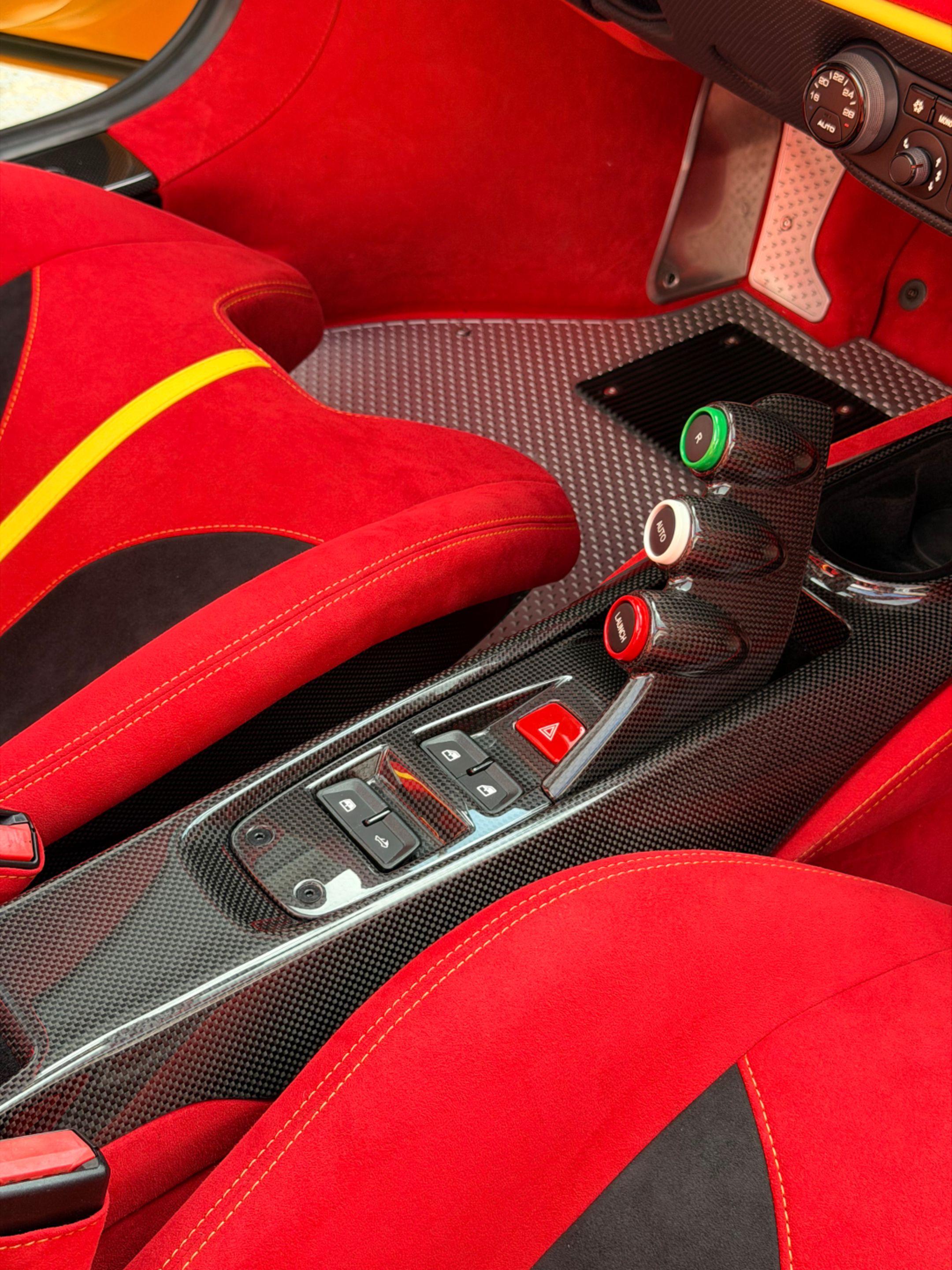 Pista Style Centre Console for Ferrari GTB / Spyder (LHD & RHD)